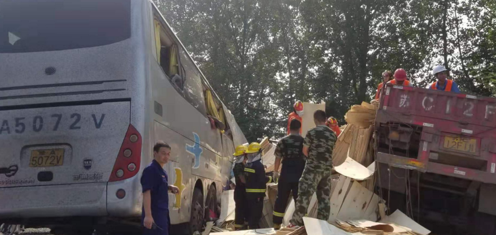 У Китаї в кривавій аварії загинули 36 осіб: всі деталі