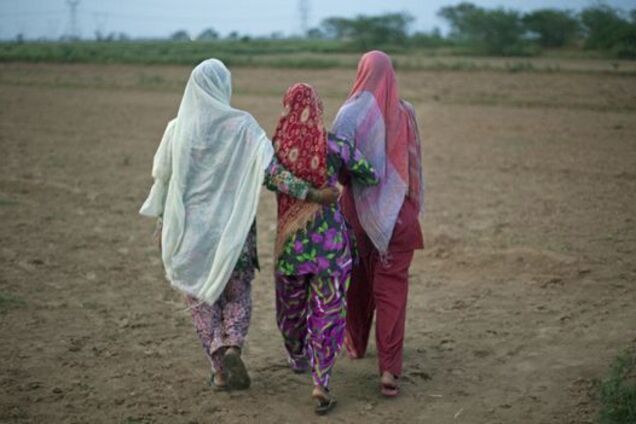 По-звірячому забили: в Індії дітей вбили за справляння потреби на вулиці