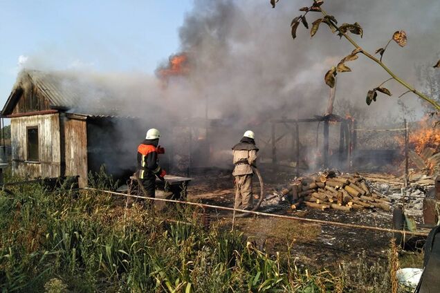 На Київщині спалахнула масштабна пожежа