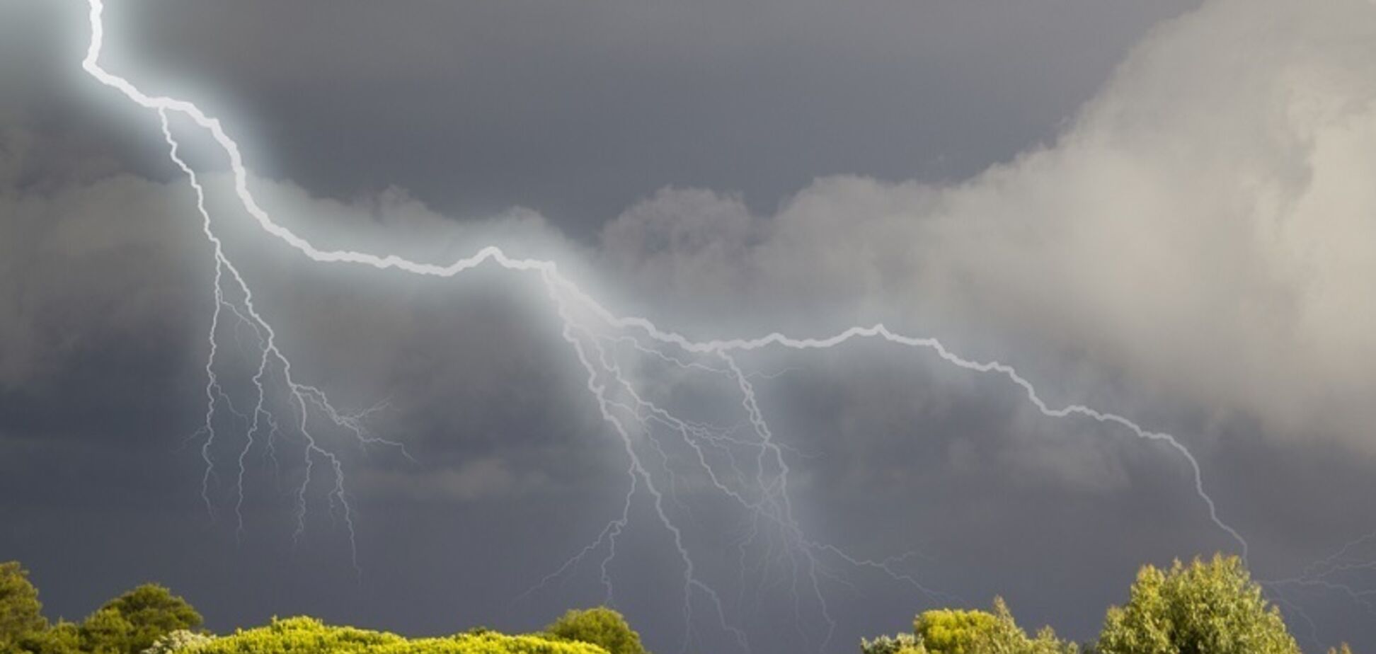 На Украину надвигается буря с градом: названы регионы в зоне риска