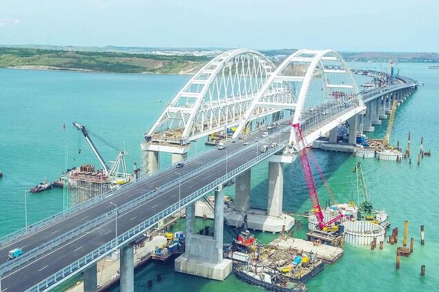 Крымский мост просел: в сети забили тревогу из-за экокатастрофы