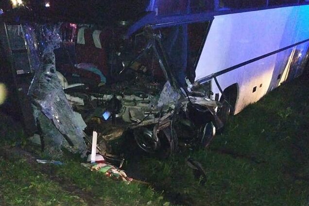На Львовщине разбился автобус с детьми: много пострадавших, есть жертва. Фото