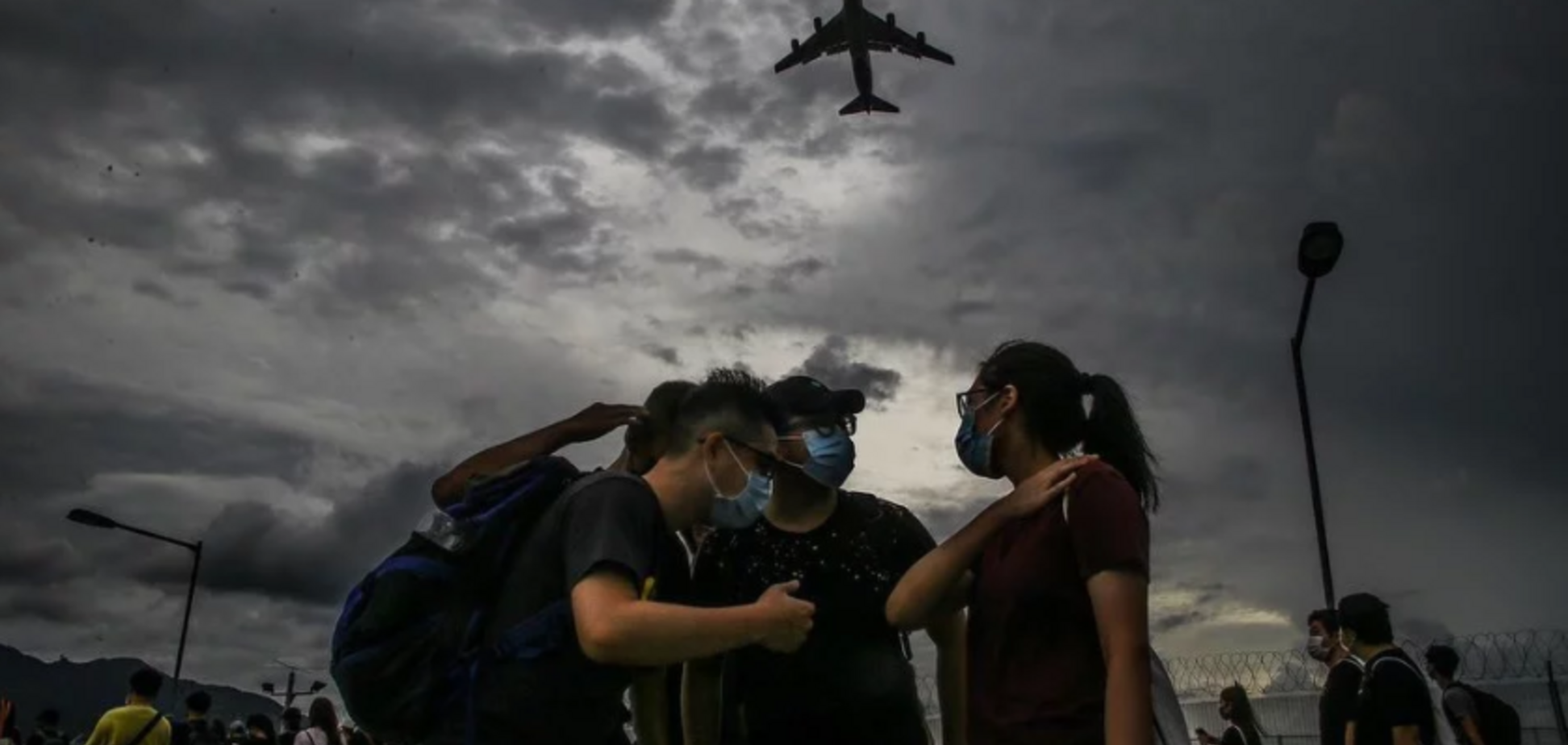 Символ свободы! На митинге в Гонконге заметили флаг Украины: фотофакт