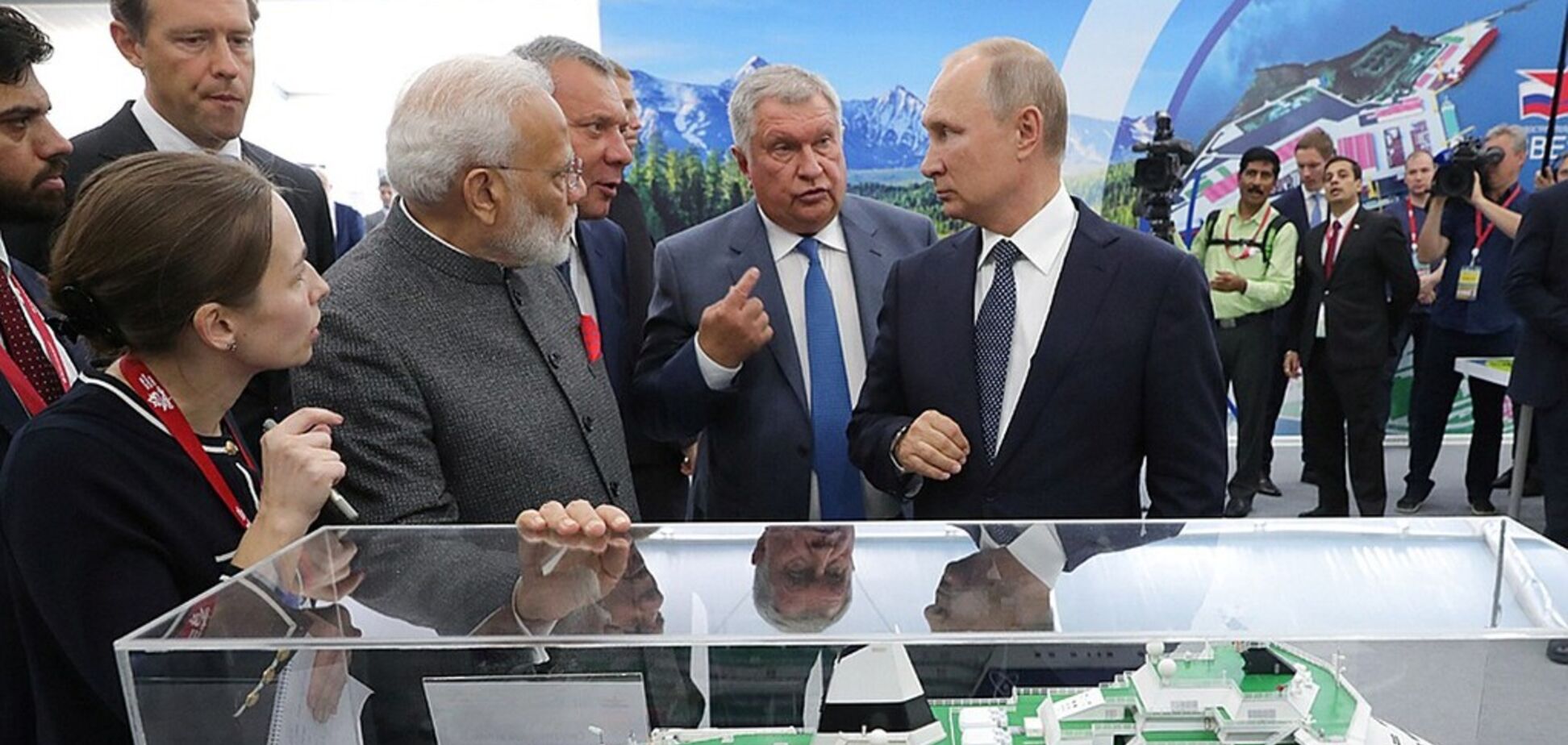 'Страна мультиков': Путина подняли на смех из-за нового электрокара Porsche