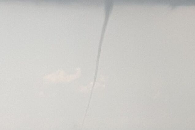 Потужний смерч біля берегів Криму зняли на відео