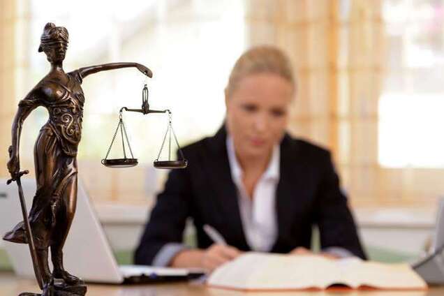 Прощання з адвокатською монополією