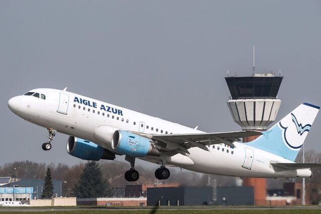 Самолет Aigle Azur