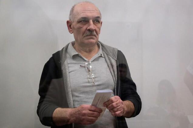 Цемах давно кормил бы собой земляных червей