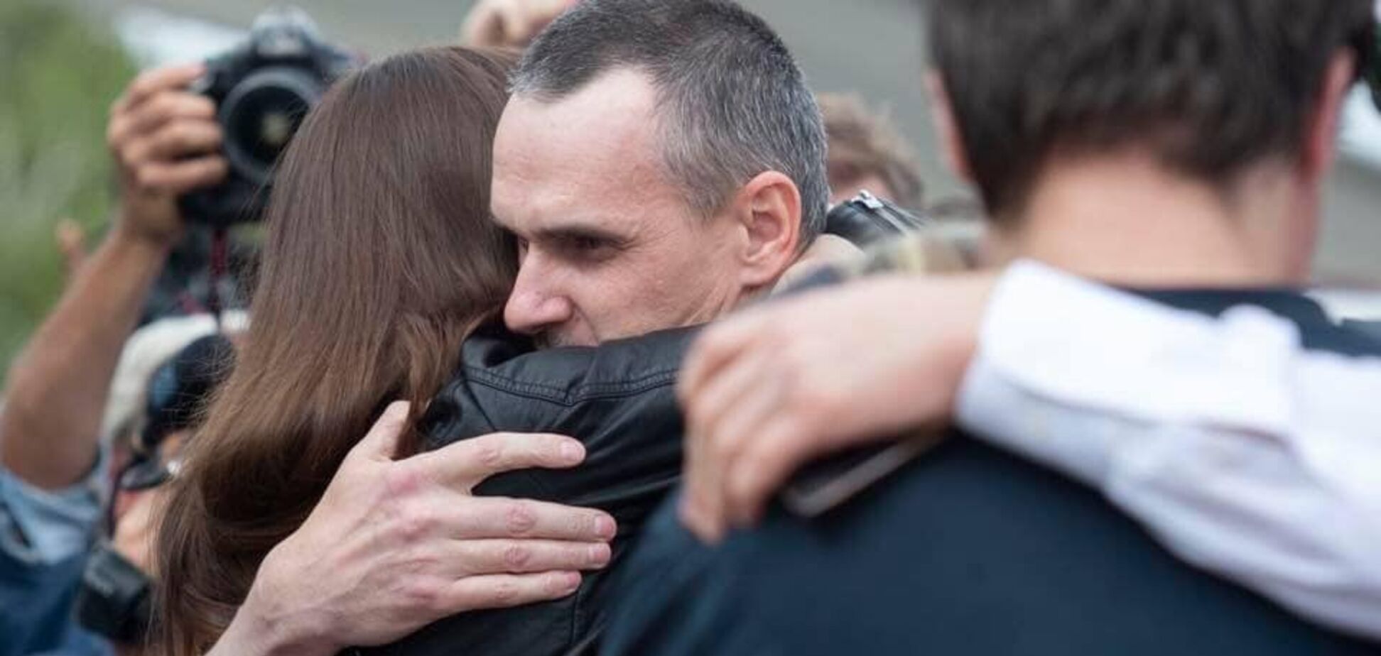 ''Со слезами на глазах'': украинцев растрогало возвращение узников Кремля