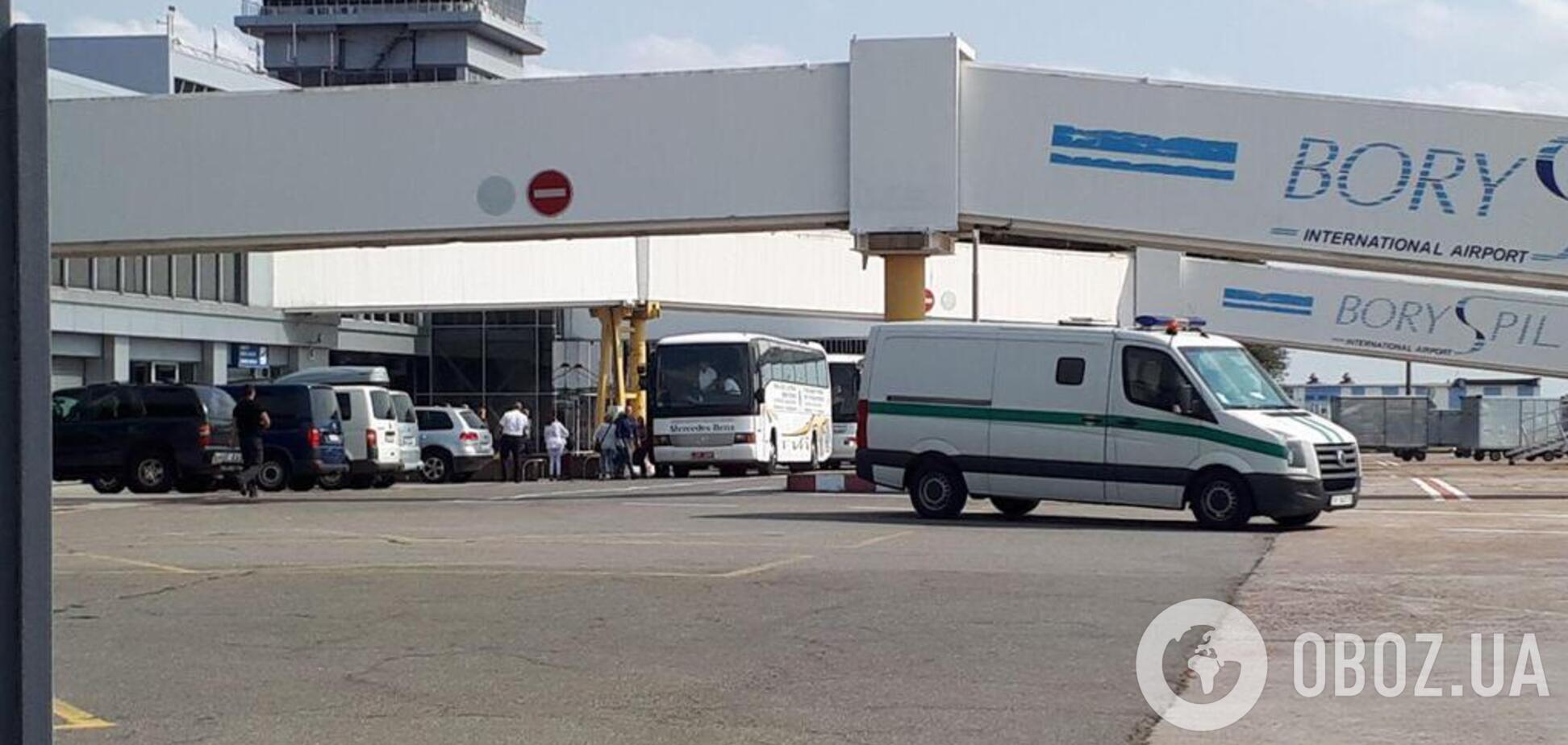 Как Украина встречает пленных: кадры из аэропорта 'Борисполь'