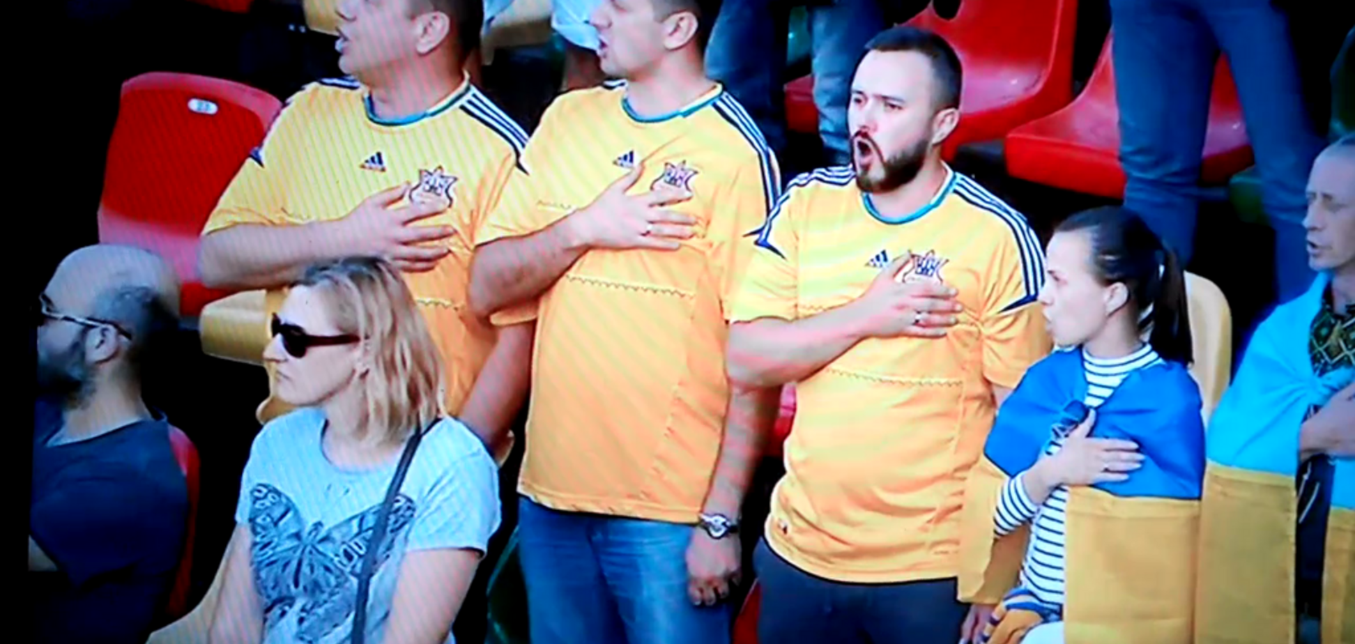 Стадион в Литве фантастически исполнил гимн Украины перед матчем отбора Евро-2020