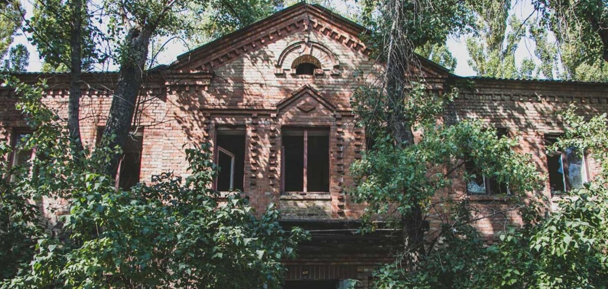 В Киеве в заброшенном здании нашли мертвым 35-летного мужчину