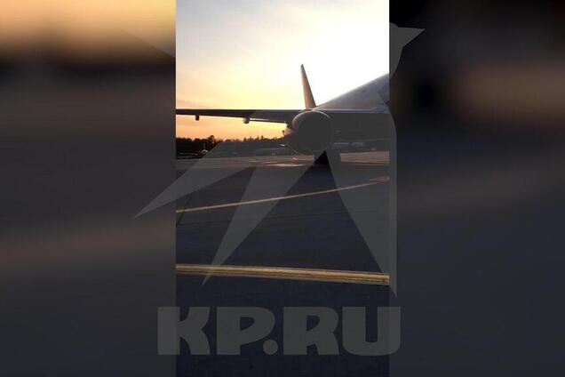 У Росії загорівся літак з пасажирами на борту: перші відео