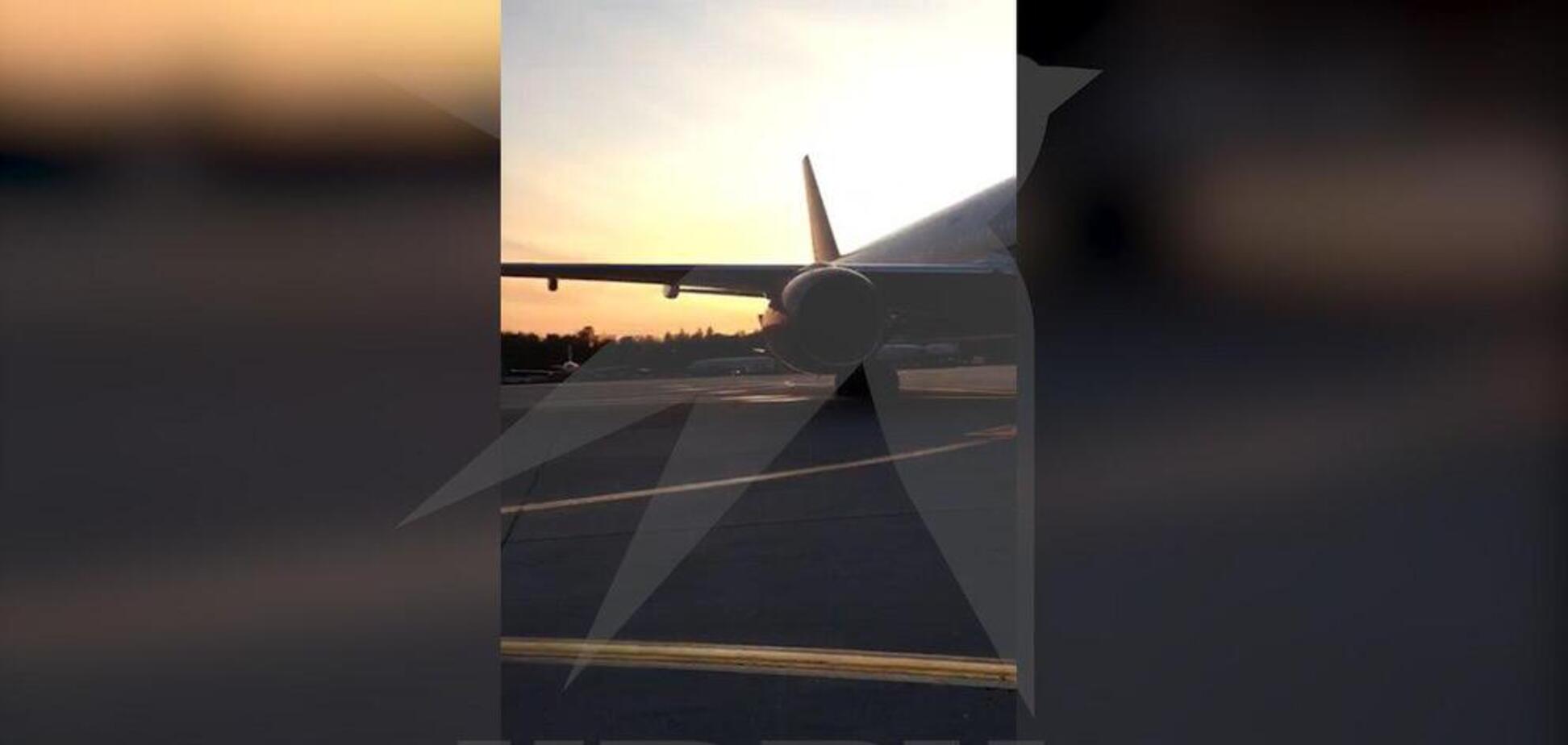 В России загорелся самолет с пассажирами на борту: первые видео