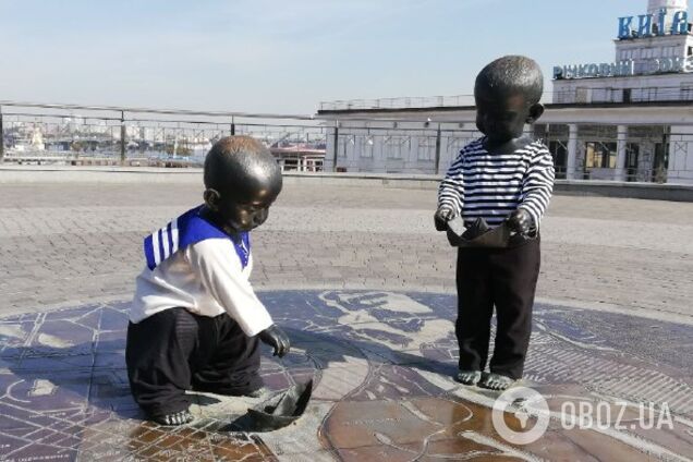 Малышей-основателей Киева нарядили в честь возвращения моряков: появились трогательные фото
