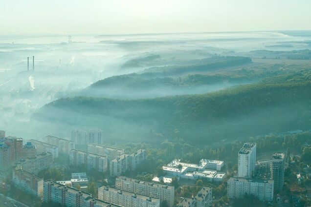 Дихати нічим: під Києвом місто затягнуло димом. Страшні фото