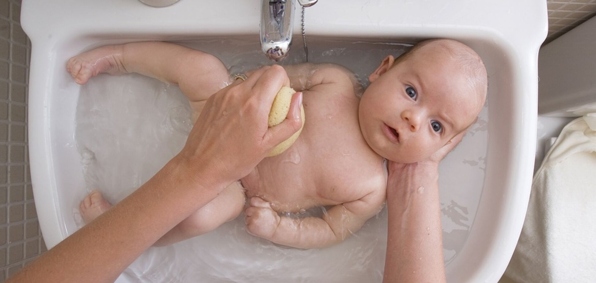 Как правильно купать новорожденного?