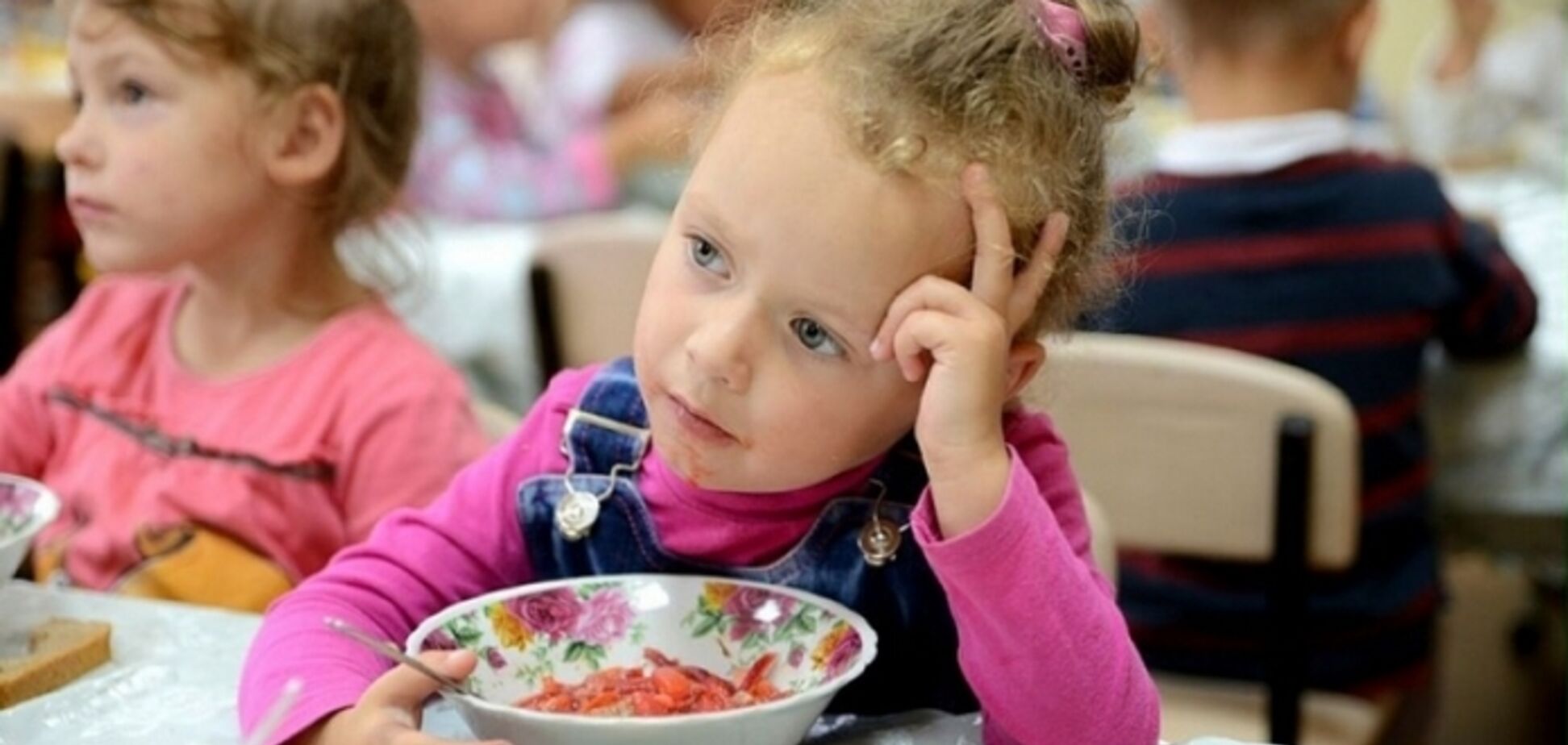 'Противно дивитись!' Українців обурило харчування дітей в одній з київських шкіл