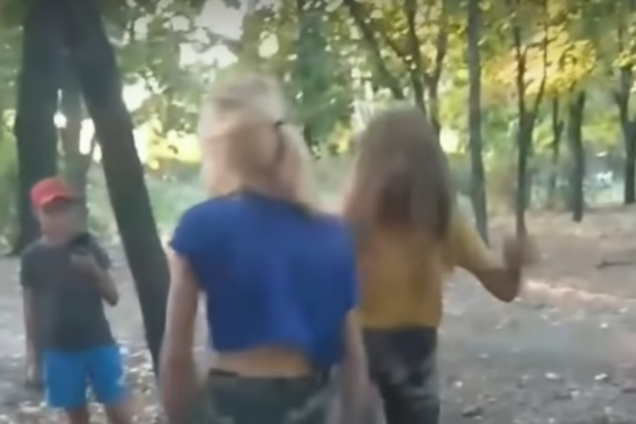 Хлопці знімали на відео: у Запоріжжі школярки влаштували жорстке побоїще