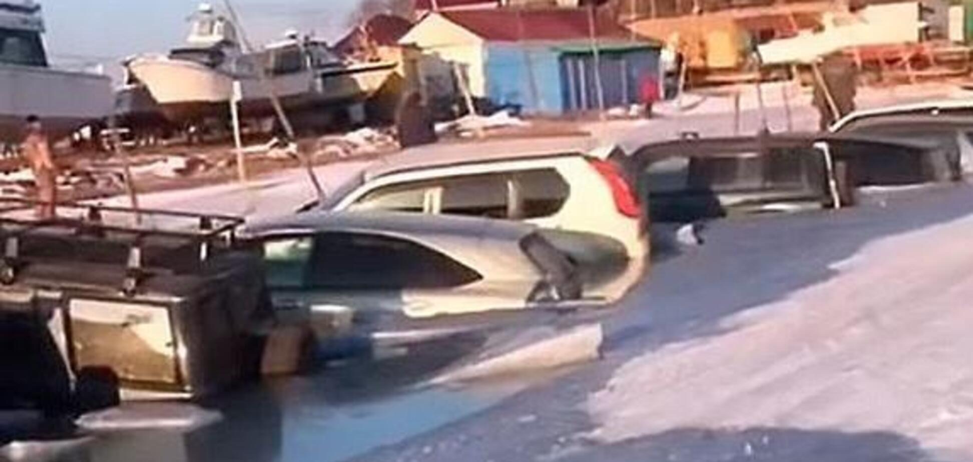 Рыбалка в России закончилась уходом под лёд 30 автомобилей