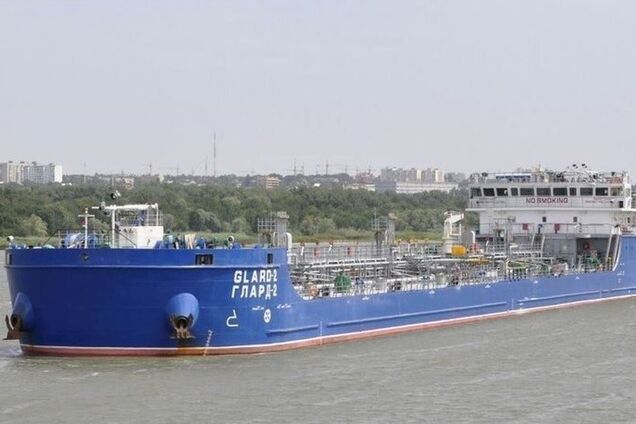 Российский танкер протаранил судно с людьми в Черном море. Фото и видео