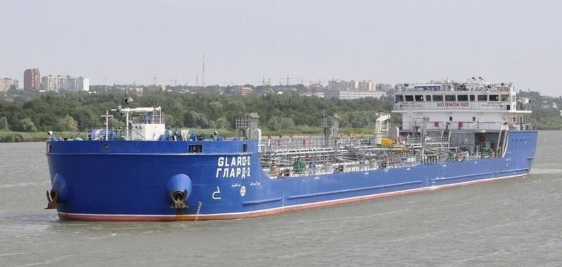 Российский танкер протаранил судно с людьми в Черном море. Фото и видео