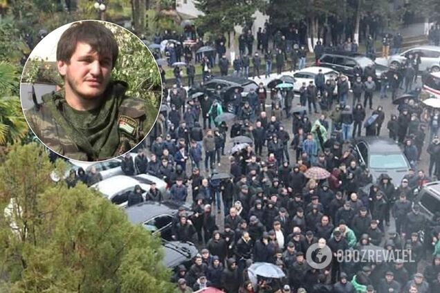 "Вони нас знищують!" На протестах у невизнаній Абхазії помітили "героя ДНР"