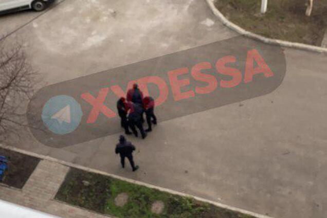 В Одессе мужчина устроил стрельбу по детям