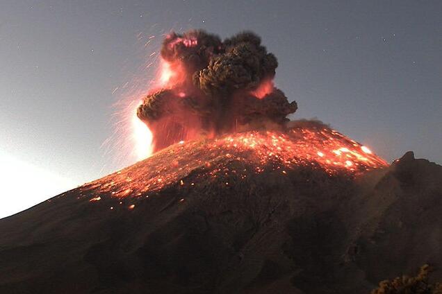  В Мексике взорвался вулкан Попокатепетль