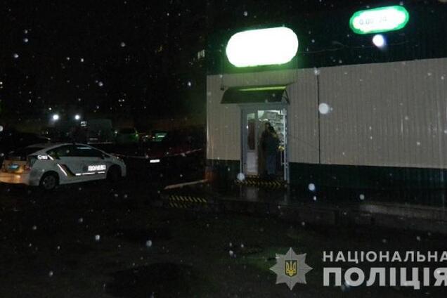 В Киеве возле супермаркета открыли стрельбу