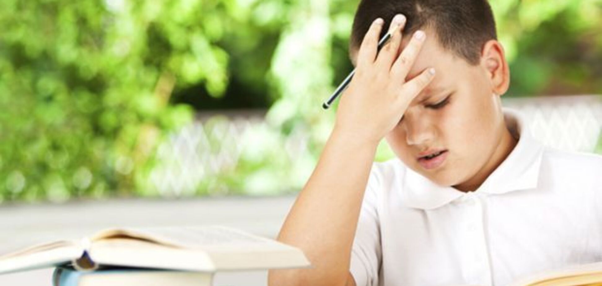 Першокласник погано читає і йому нудно: як зацікавити дитину