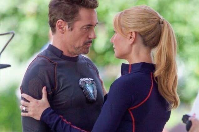 Звезда 'Мстителей' выпустила свечу с запахом женских половых органов