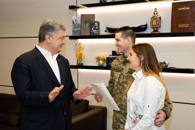'Справжній український лицар!' Порошенко придбав квартиру танкісту, звільненому з російського полону
