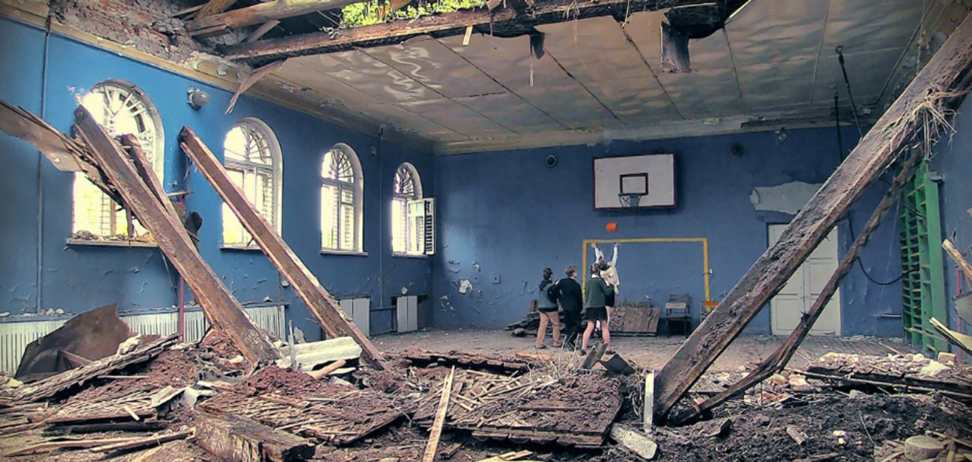 Замість дитячого сміху – зловісна тиша: з'явилися фото зруйнованої 'русскім міром' школи в Донецьку