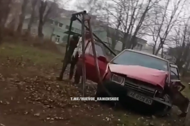 Под Днепром мужчина разбился на авто после разрыва с женой: видео с места ДТП