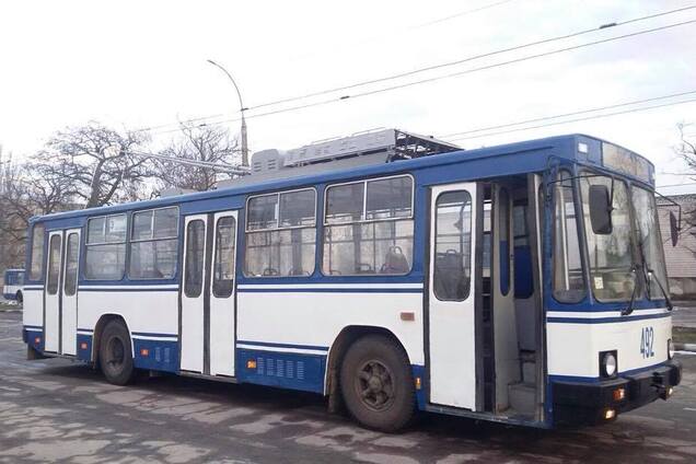 "На війну йдуть тільки ідіоти": в Херсоні кондукторка влаштувала "хвилинку ненависті" прямо в тролейбусі