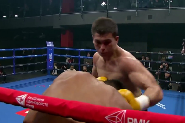 Российский боксер зверски забил соперника в ринге, победив нокаутом