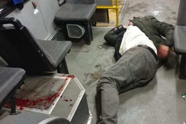 В Днепре троллейбус измазали кровью из-за драки с пьяным дебоширом. Видео