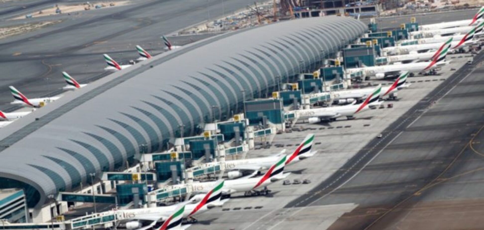 Дубай ушел под воду: отменены десятки рейсов. Видео