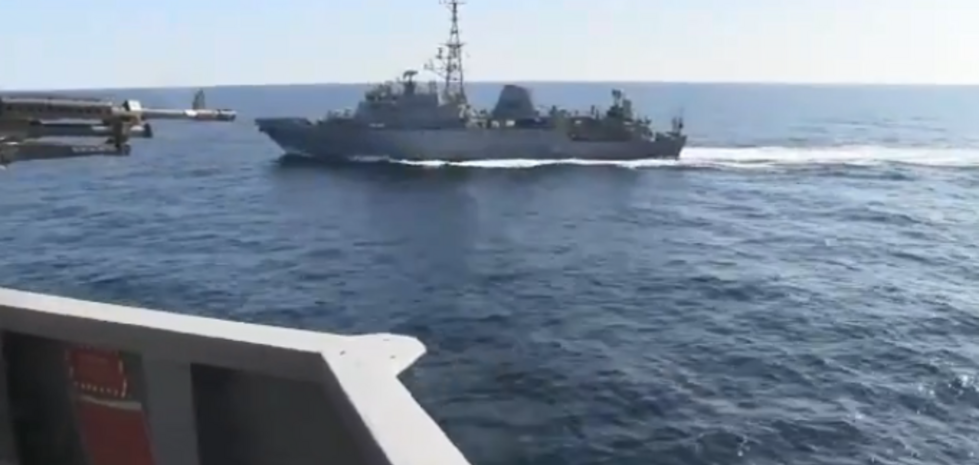 Корабль РФ чуть не столкнулся с эсминцем США