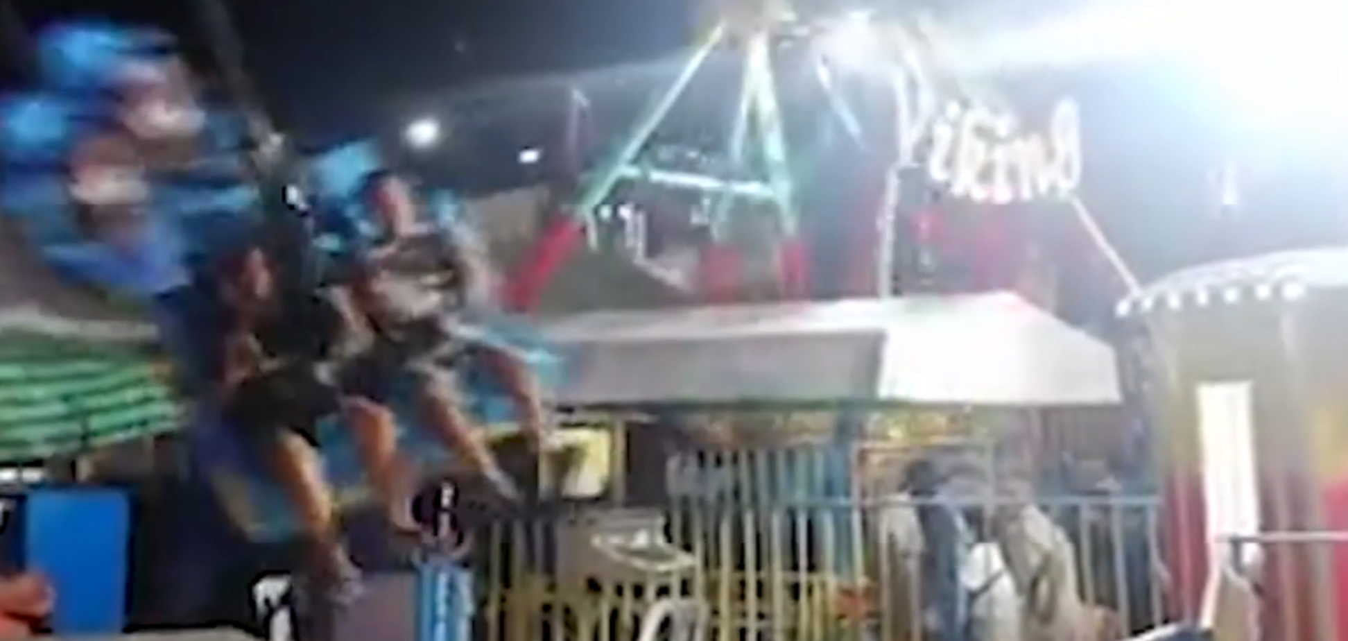 Зірвався разом із людьми: моторошна НП з атракціоном на Філіппінах потрапила на відео