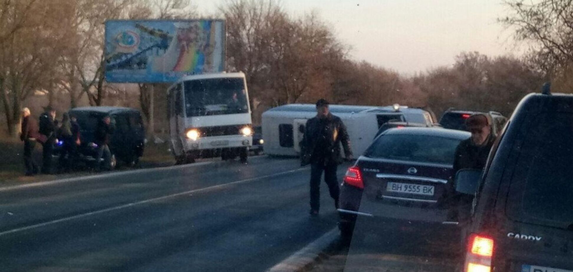 Пассажирский микроавтобус перевернулся на трассе Одесса-Южный