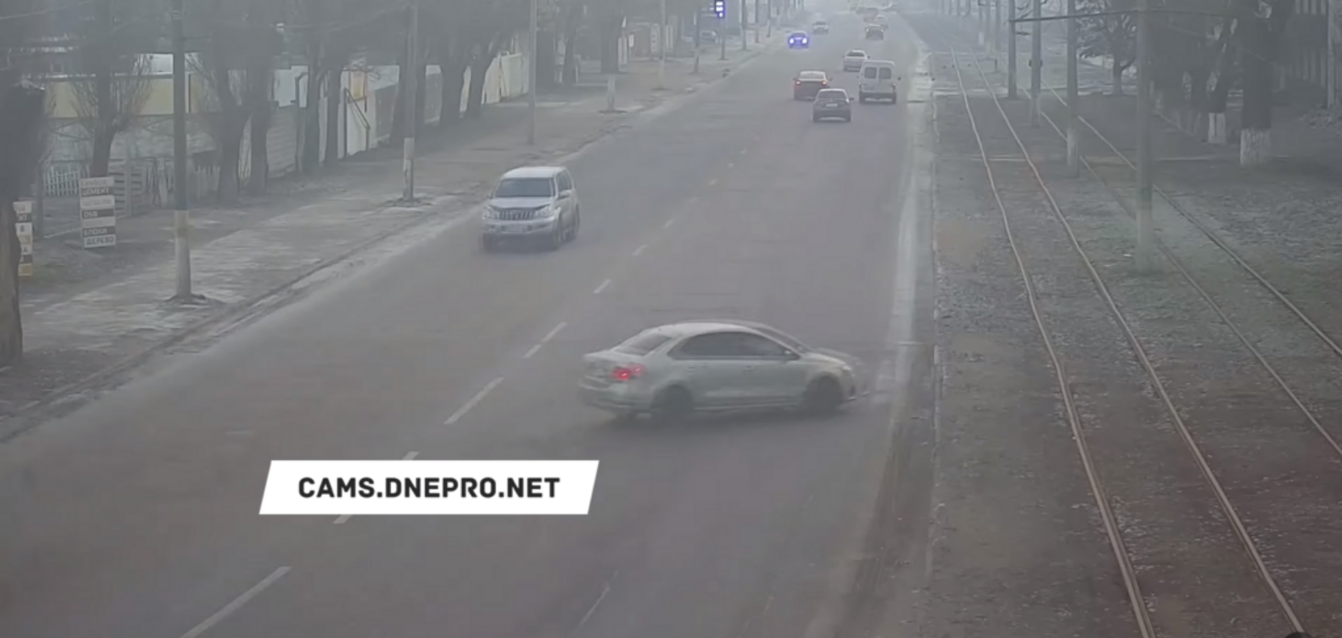 На Днепропетровщине авто 'подскользнулось' и вылетело с дороги. Видео