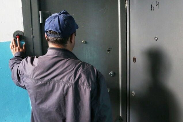 Погрожували пістолетом: під Дніпром лжекомунальники побили і пограбували чоловіка