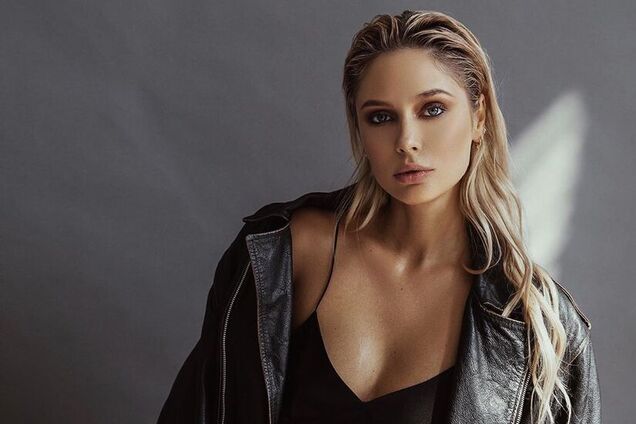 Звезда 'Универа' показала голую грудь и ягодицы на пикантных фото