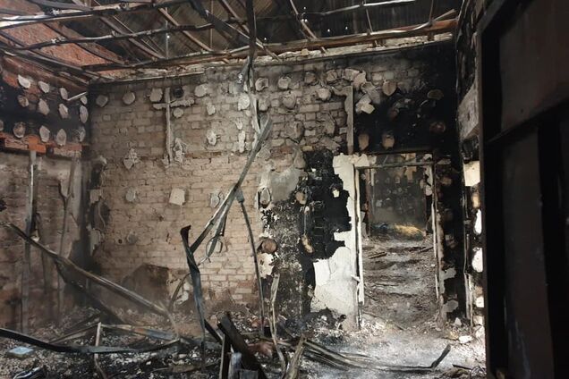 Пожар уничтожил базу волонтеров ООС
