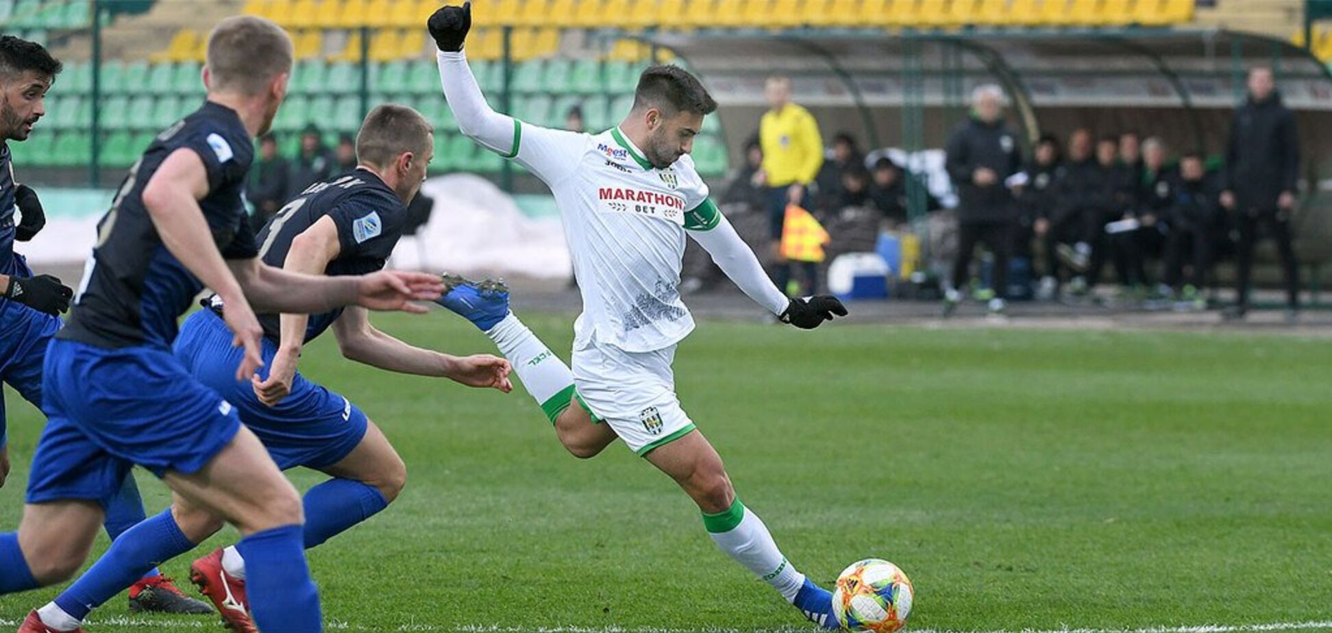 'Карпаты' в матче против 'Львова'