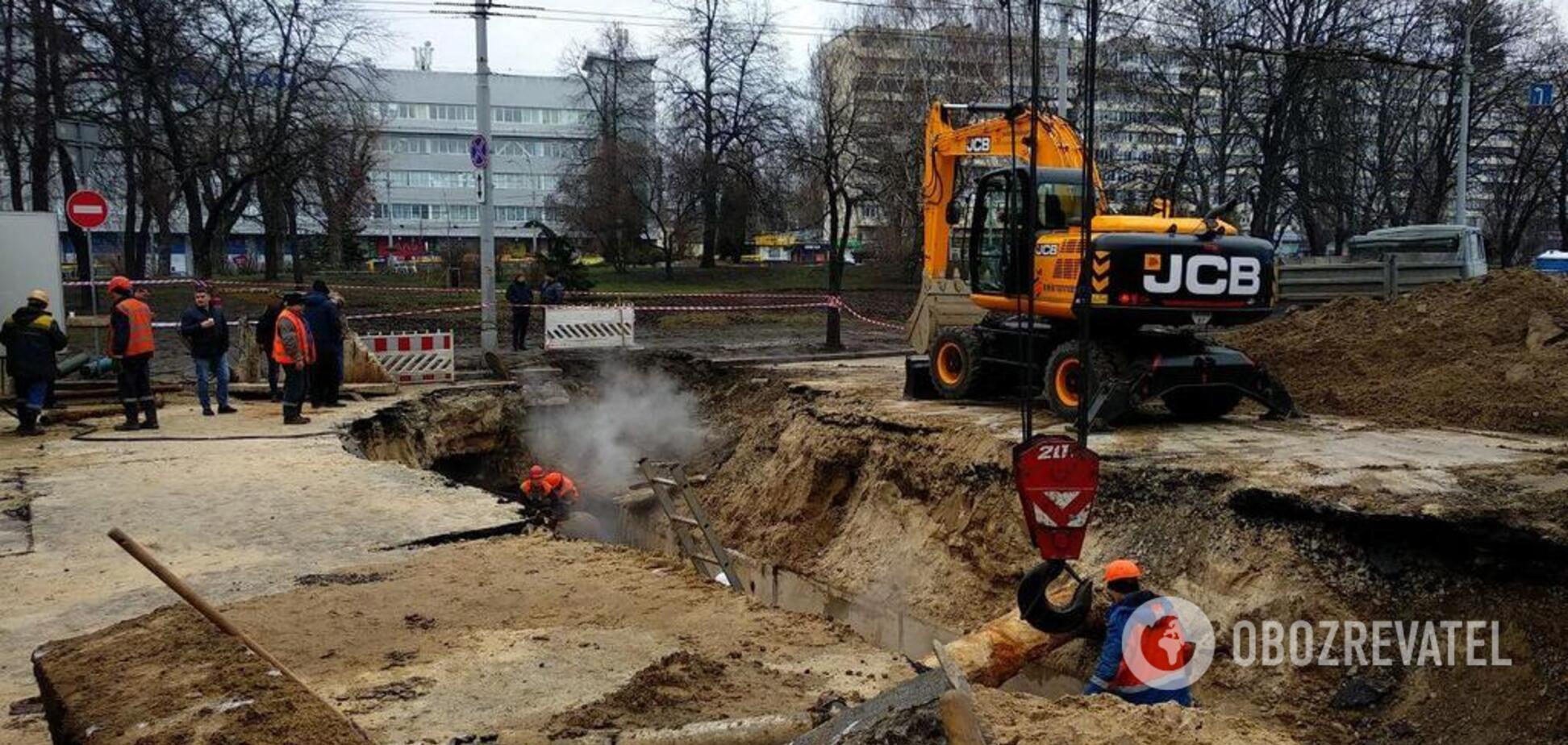 Прорив тепломережі біля Ocean Plaza