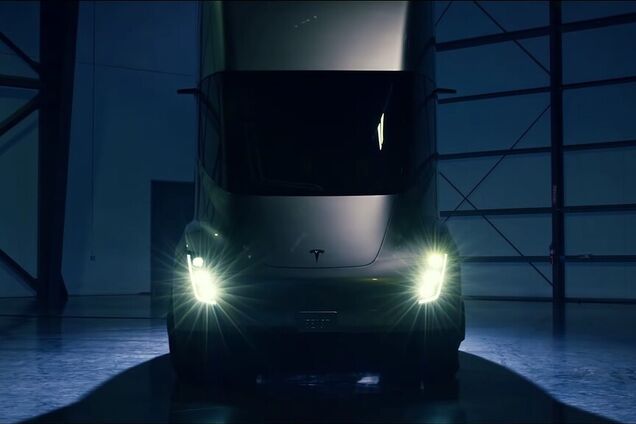 'Підготували до жахливих умов': Tesla розсекретила дату продажу електричної вантажівки Semi