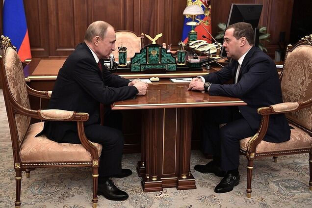 Почему Медведев подал в отставку